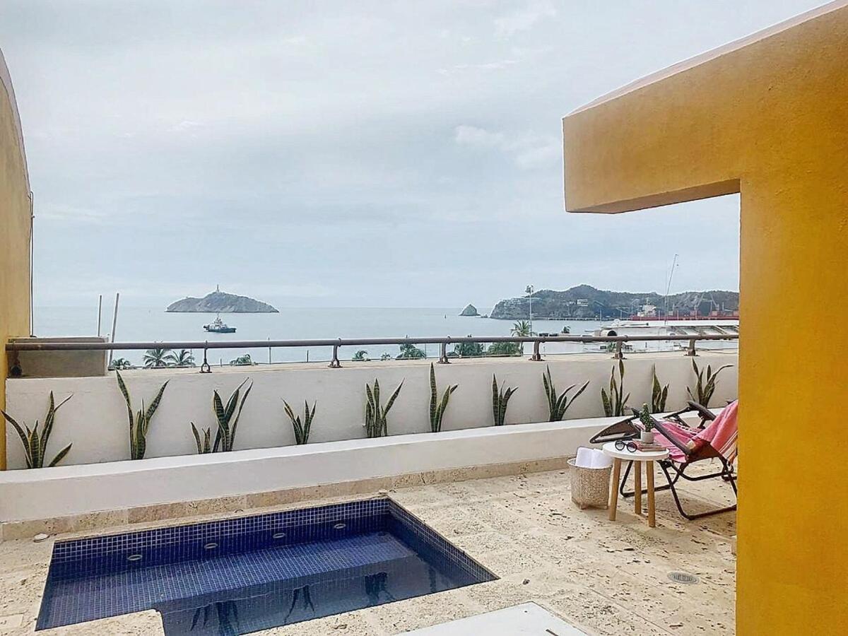 NEW Ocean Front View Luxury Triplex w jacuzzi 2BR