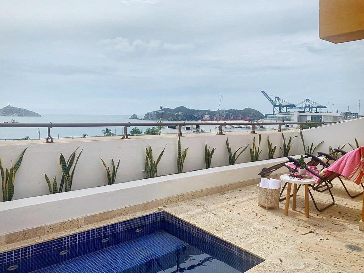 NEW Ocean Front View Luxury Triplex w jacuzzi 2BR