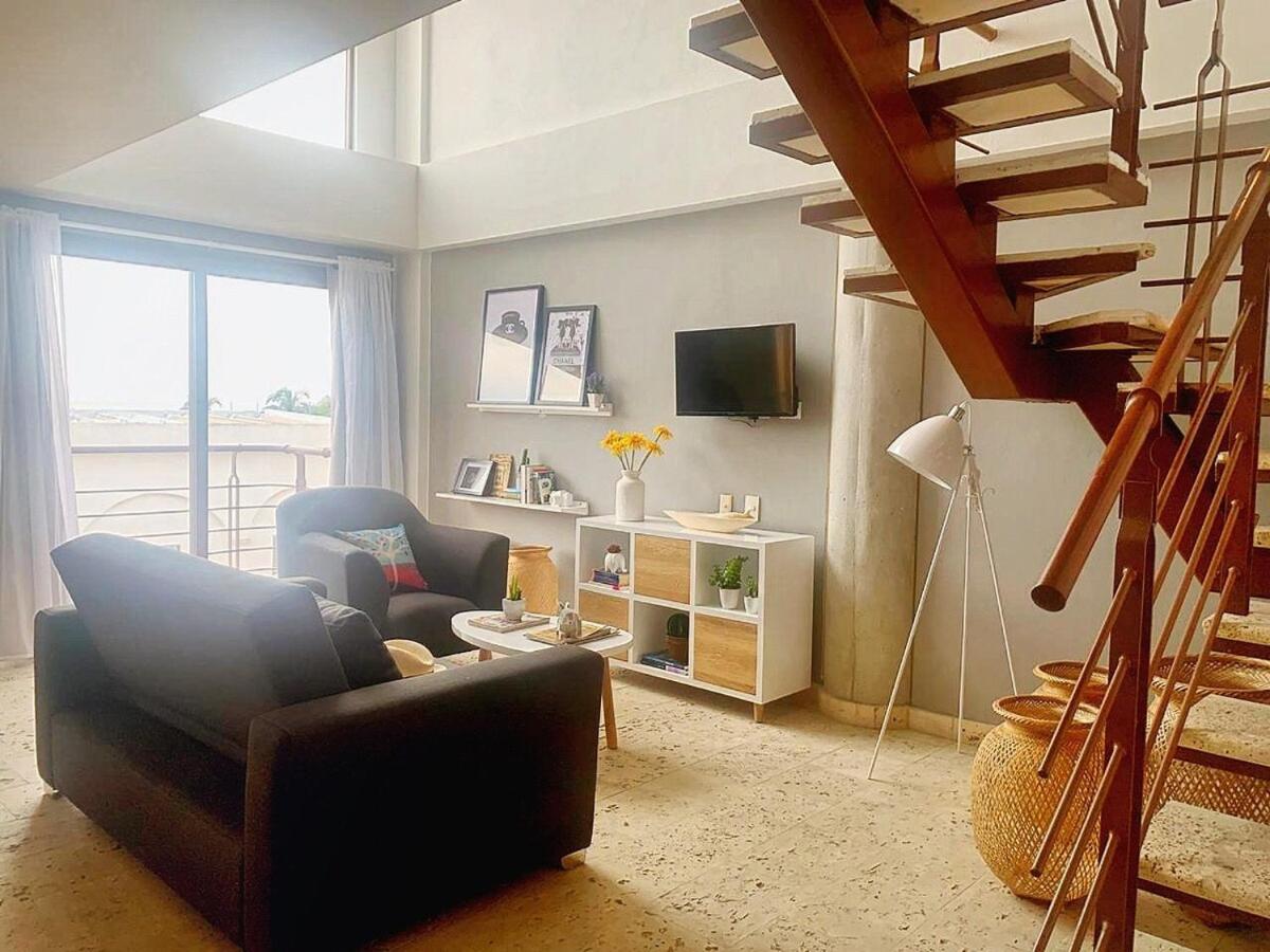 NEW Ocean Front View Luxury Triplex w jacuzzi 2BR
