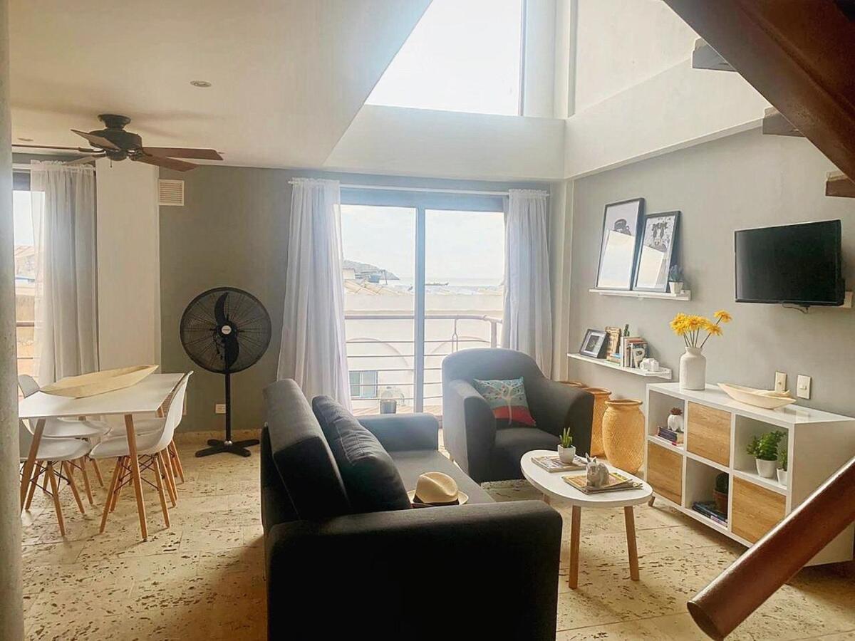 NEW Ocean Front View Luxury Triplex w jacuzzi 2BR