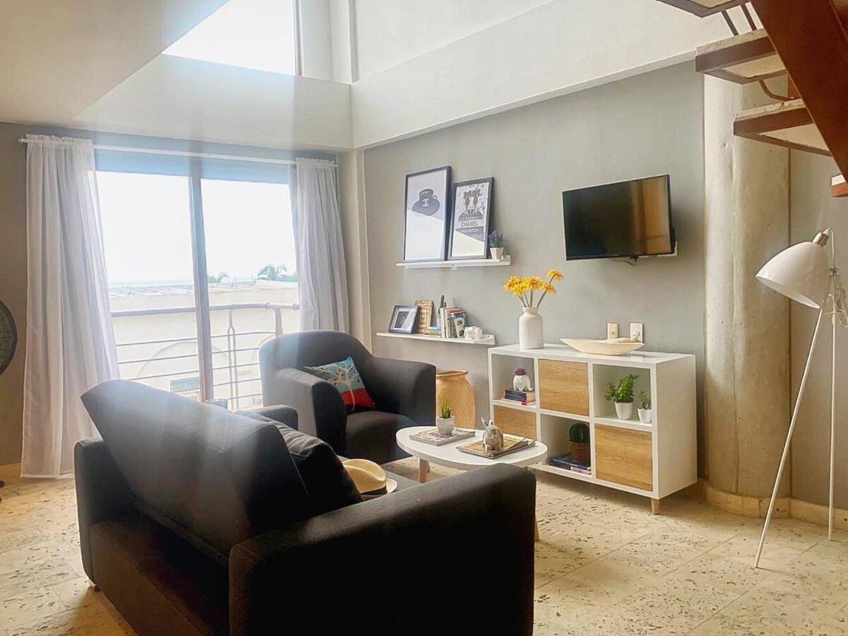 NEW Ocean Front View Luxury Triplex w jacuzzi 2BR
