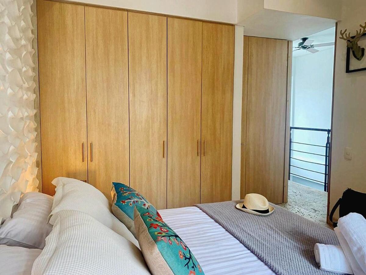 NEW Ocean Front View Luxury Triplex w jacuzzi 2BR