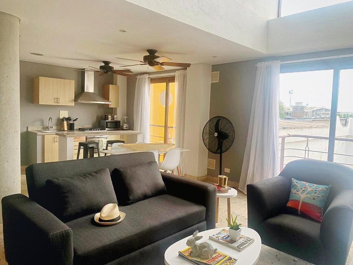 NEW Ocean Front View Luxury Triplex w jacuzzi 2BR