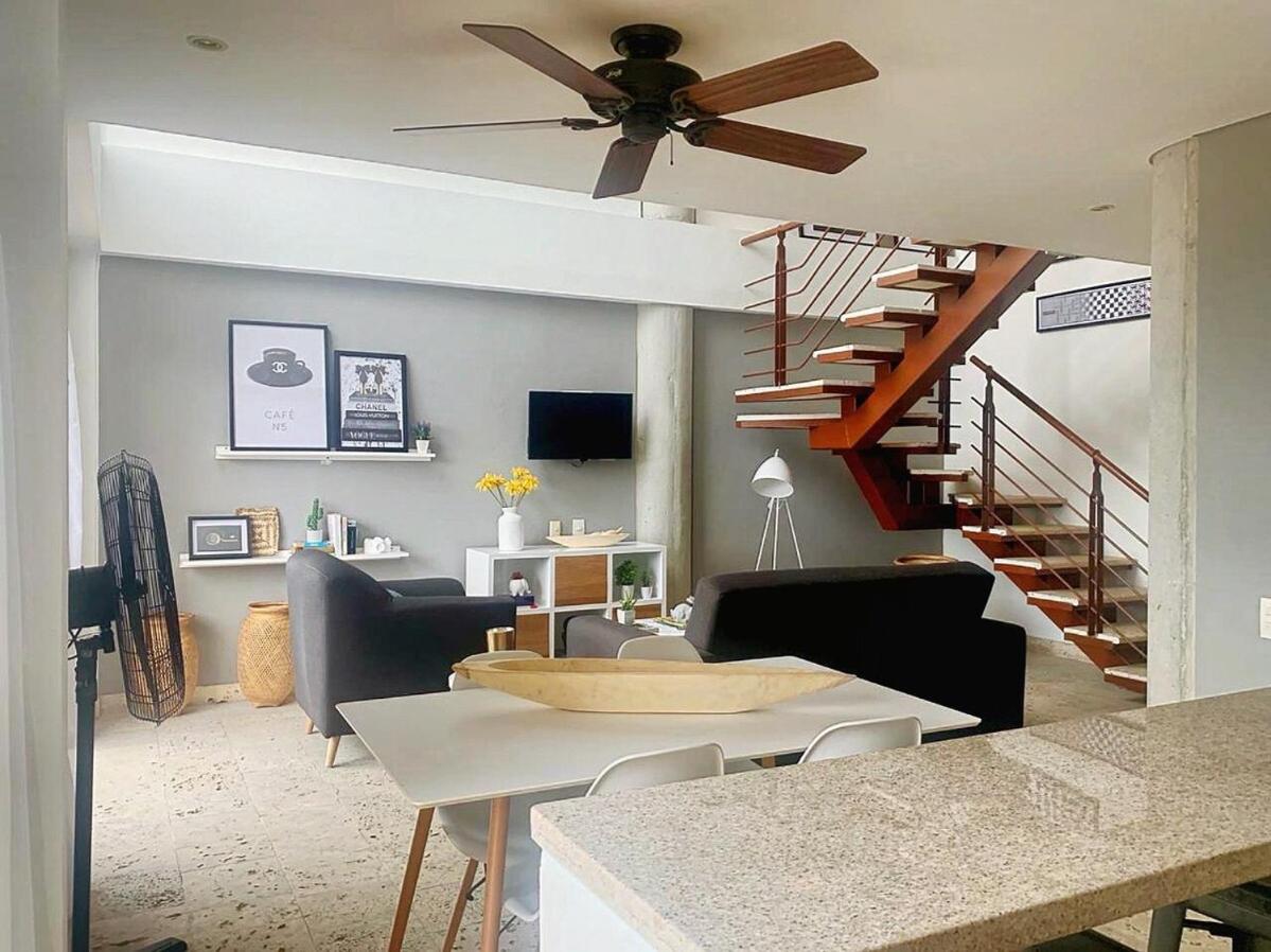 NEW Ocean Front View Luxury Triplex w jacuzzi 2BR