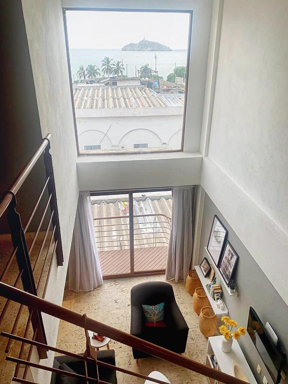 NEW Ocean Front View Luxury Triplex w jacuzzi 2BR