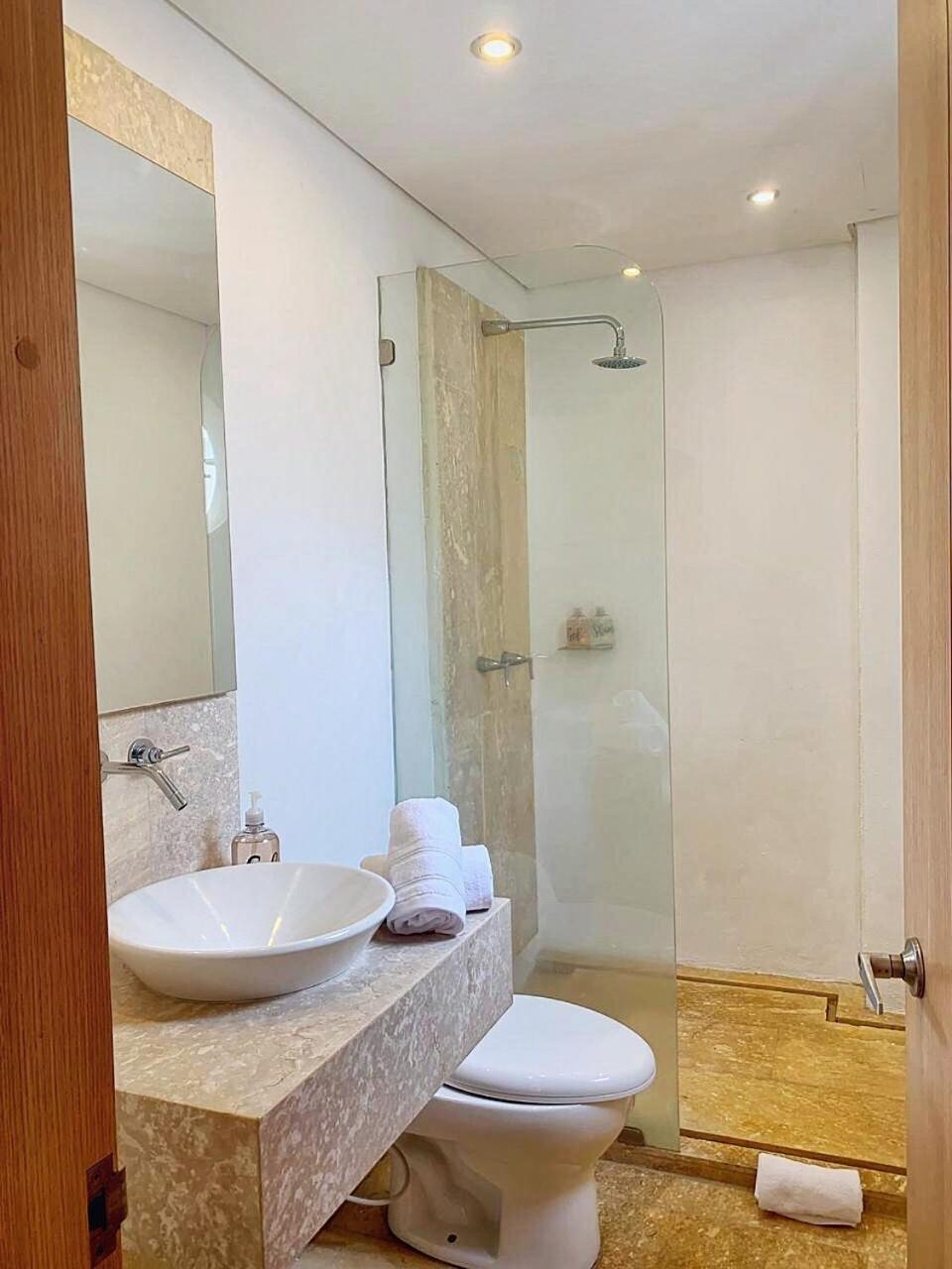 NEW Ocean Front View Luxury Triplex w jacuzzi 2BR