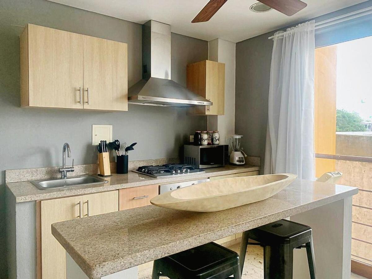 NEW Ocean Front View Luxury Triplex w jacuzzi 2BR
