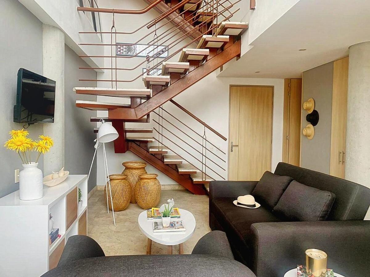NEW Ocean Front View Luxury Triplex w jacuzzi 2BR