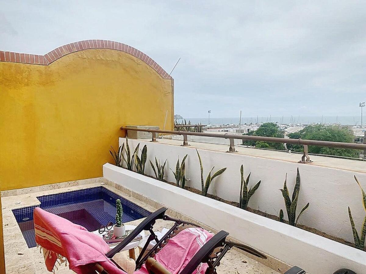 NEW Ocean Front View Luxury Triplex w jacuzzi 2BR