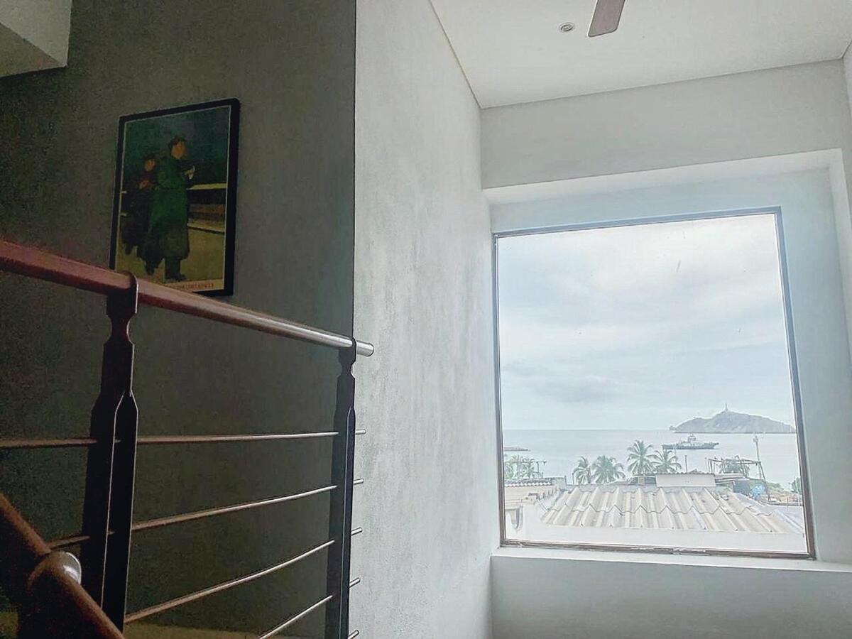 NEW Ocean Front View Luxury Triplex w jacuzzi 2BR