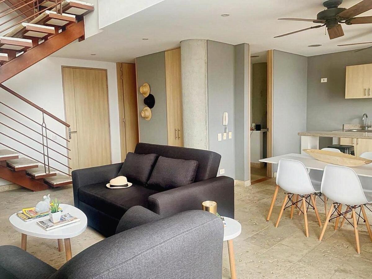 NEW Ocean Front View Luxury Triplex w jacuzzi 2BR