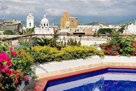 NEW Ocean Front View Luxury Triplex w jacuzzi 2BR