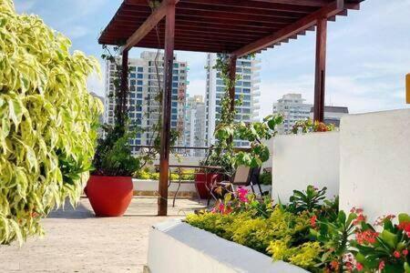 NEW Ocean Front View Luxury Triplex w jacuzzi 2BR