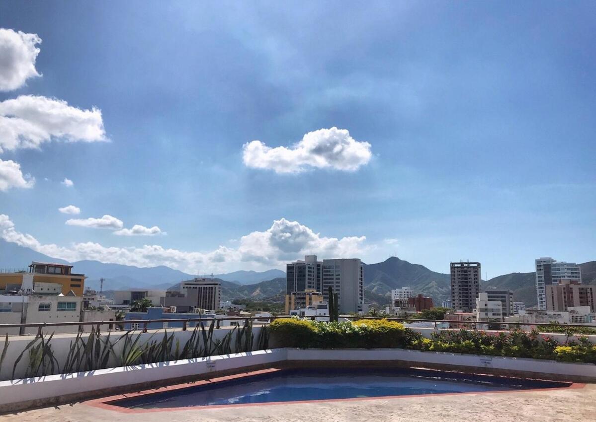 NEW Ocean Front View Luxury Triplex w jacuzzi 2BR