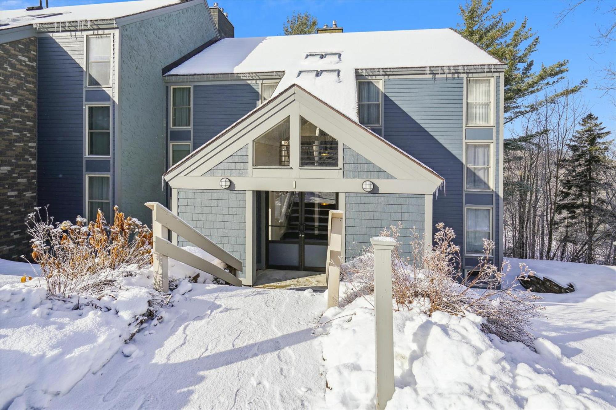 3-Bedroom Condo Ski-In, Shuttle, and Cozy Fireplace Whiffletree I3 view 4