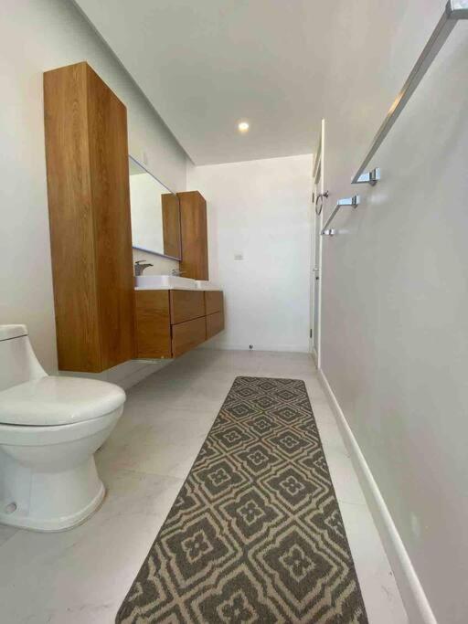 Paradise Bay Luxury Condominium - Anthony's place view 5