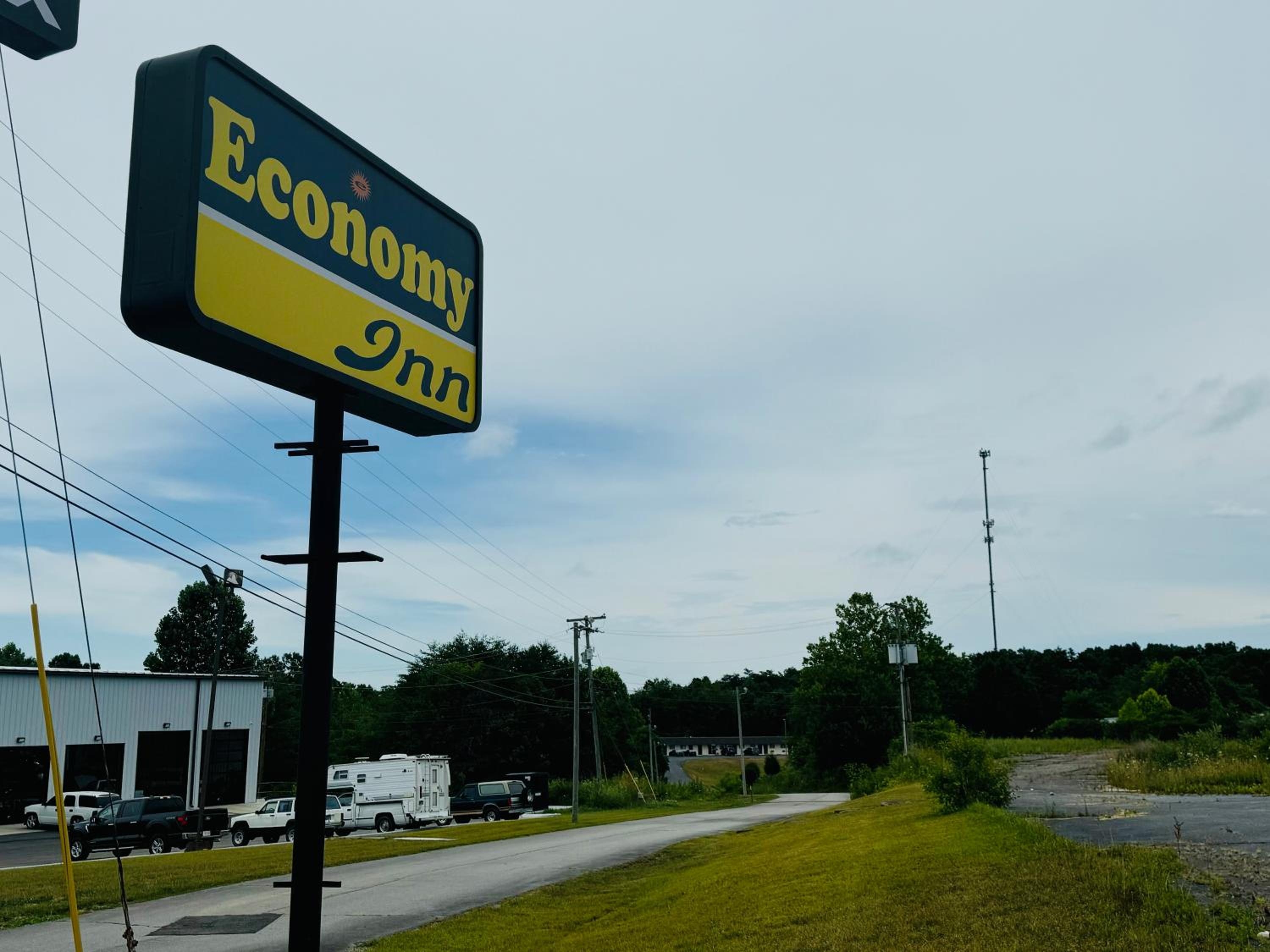 Crossville Vacations - Economy Inn - Property Image 4