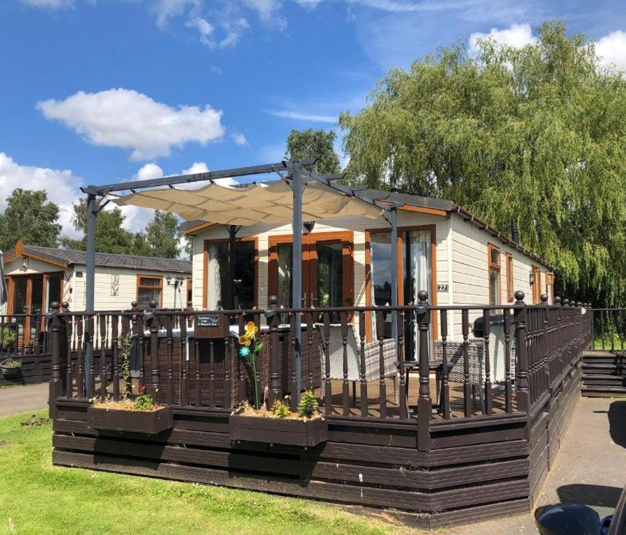 Bumblebee Lodge