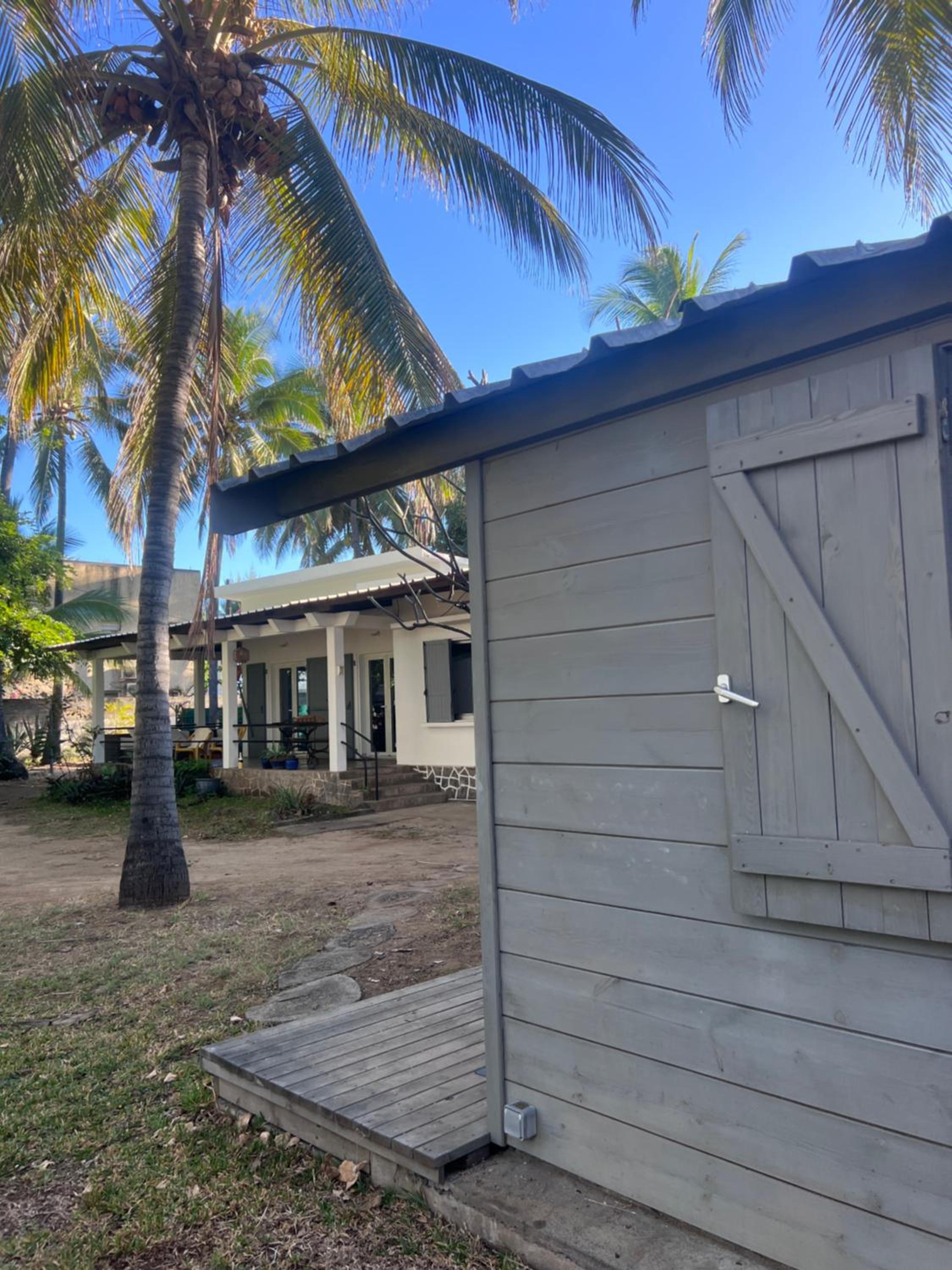 Bungalow face au lagon view 4