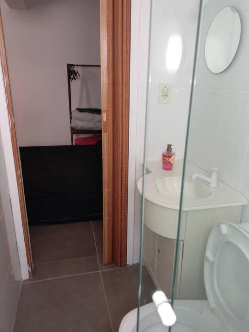 Kitnet com ótima localização em São José