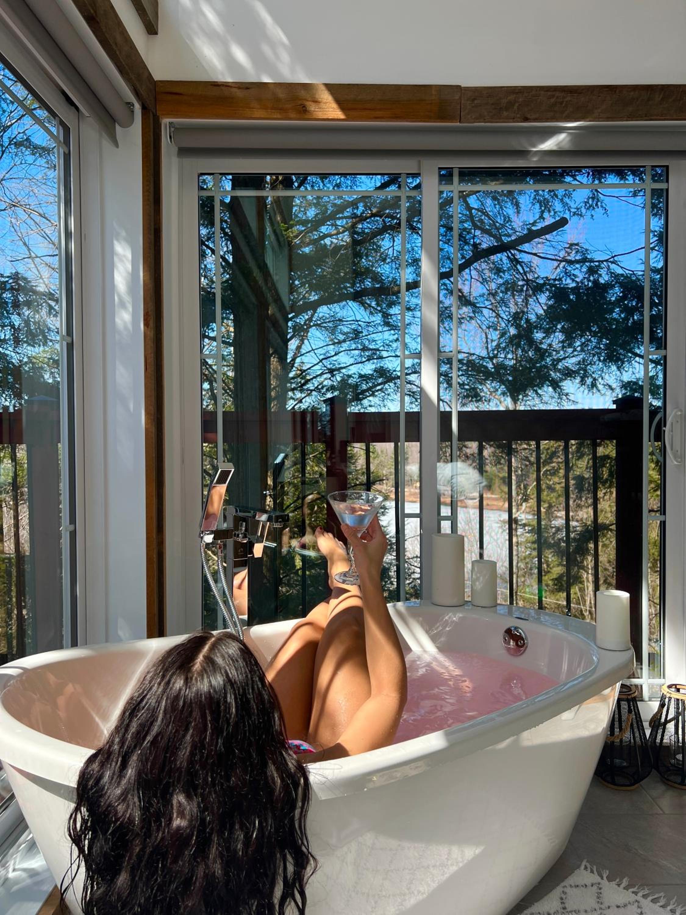 LoveNestChalet - Romantic with Private Hot Tub & Fireplace