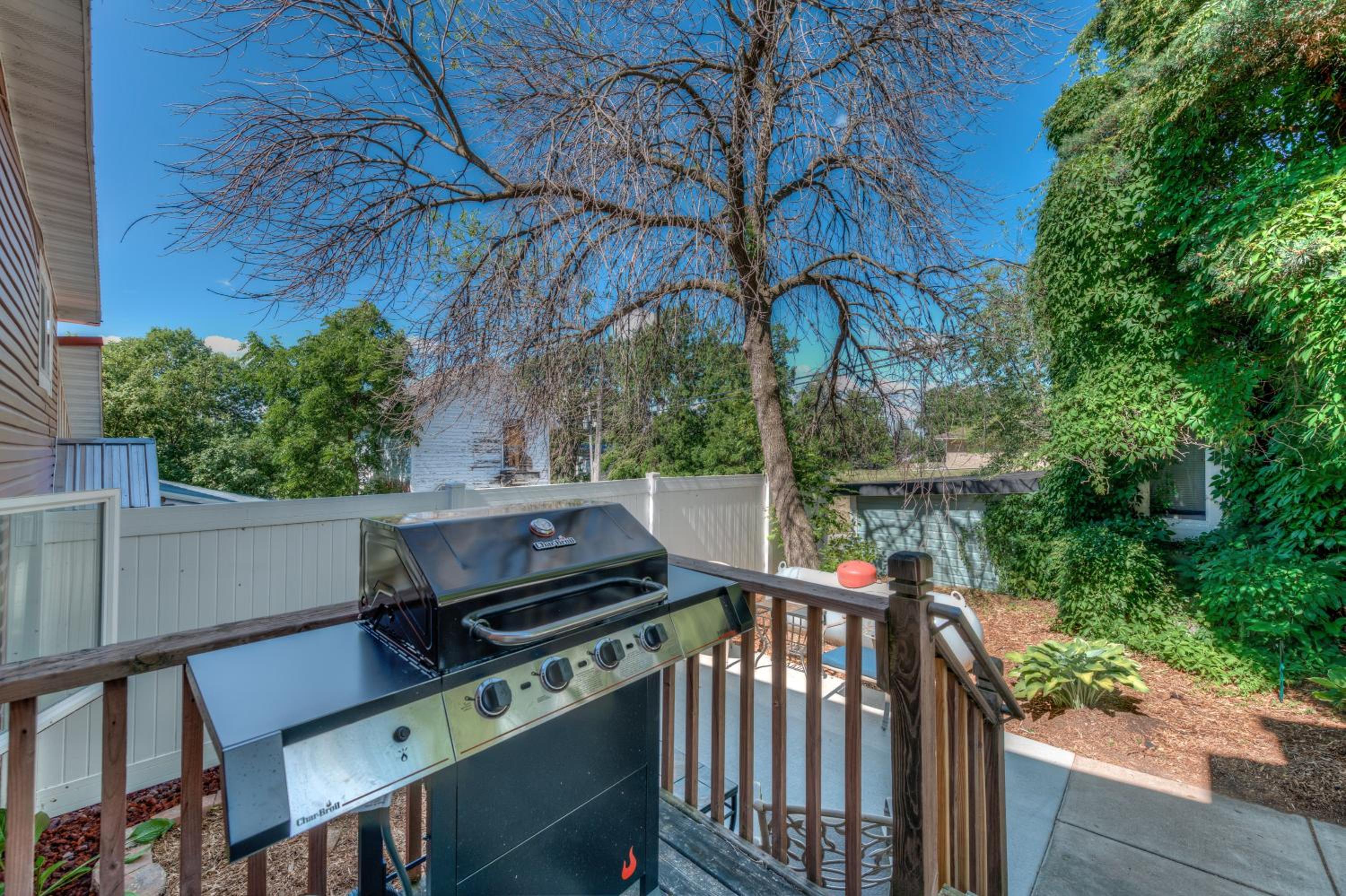 2BR Condo Near Lake w Sunny Bedrooms - Moonbeam view 4