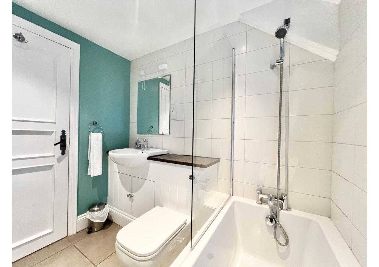 Sheplegh Court Charming Cottage and Pools within Stunning Grounds view 2