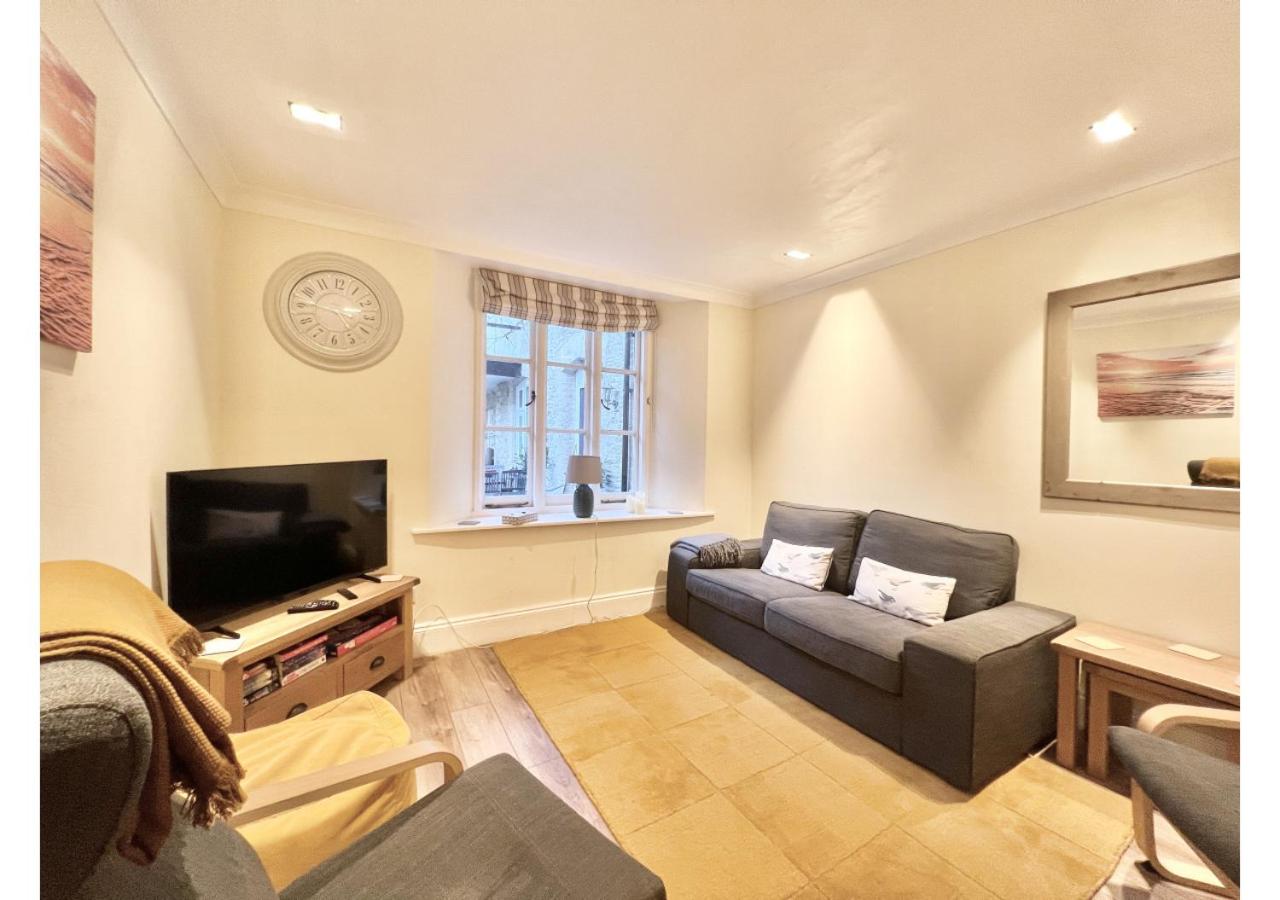 Sheplegh Court Charming Cottage and Pools within Stunning Grounds view 4