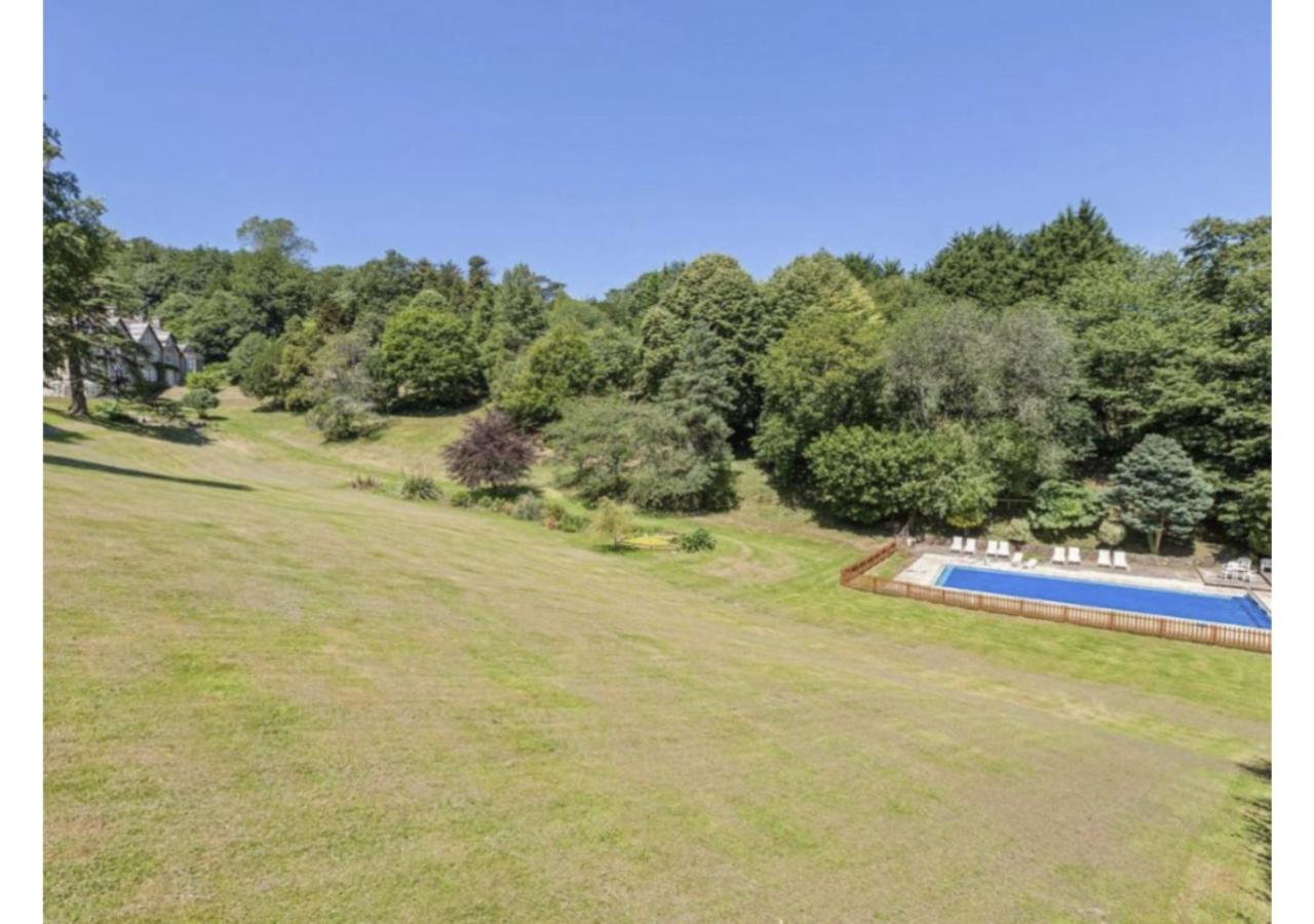 Sheplegh Court Charming Cottage and Pools within Stunning Grounds view 3