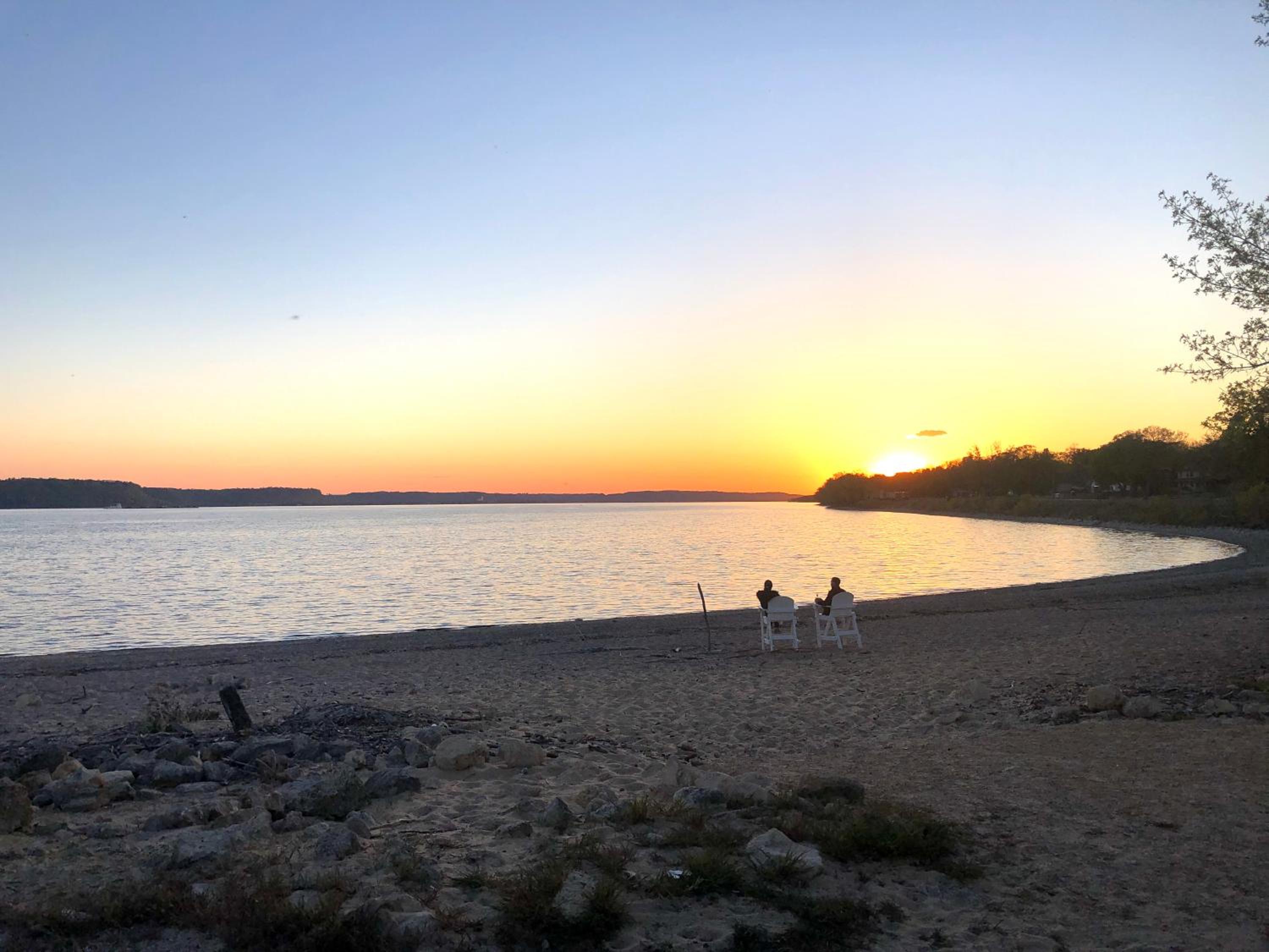 2BR Condo Near Lake Pepin - Fun & Quirky - Eclipse view 4