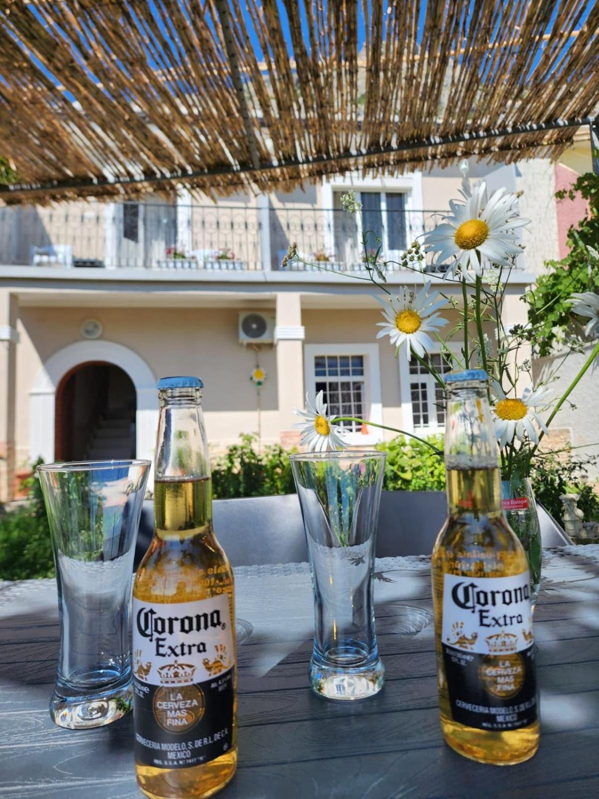 Garden Villa Guni