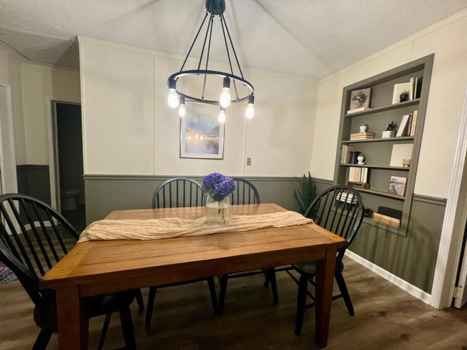 Quaint City Cottage Bremen, Ga view 4