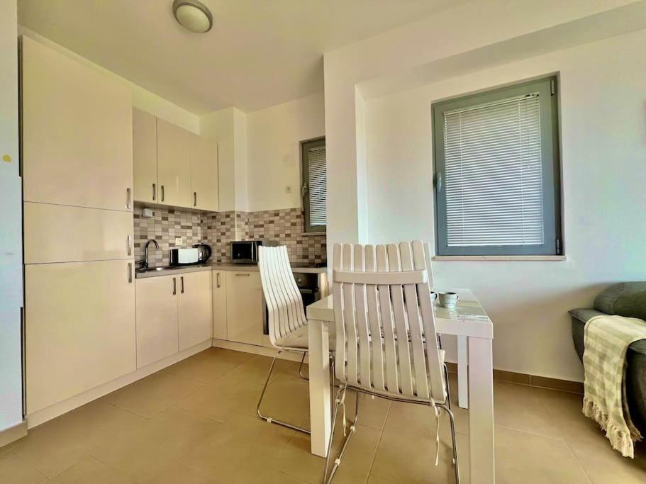 Acacia hill B6 view 2