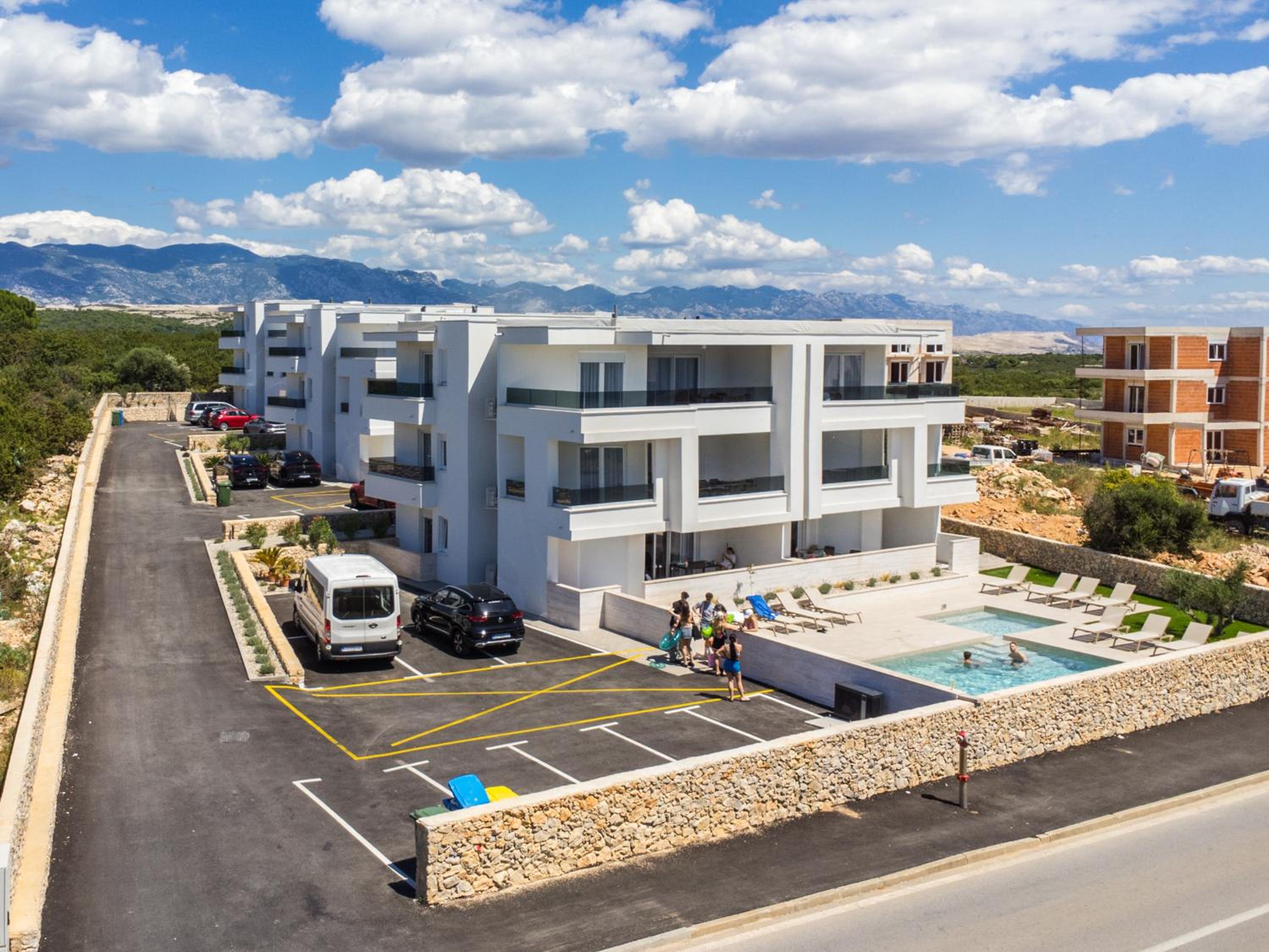 Pool apartments Lux
