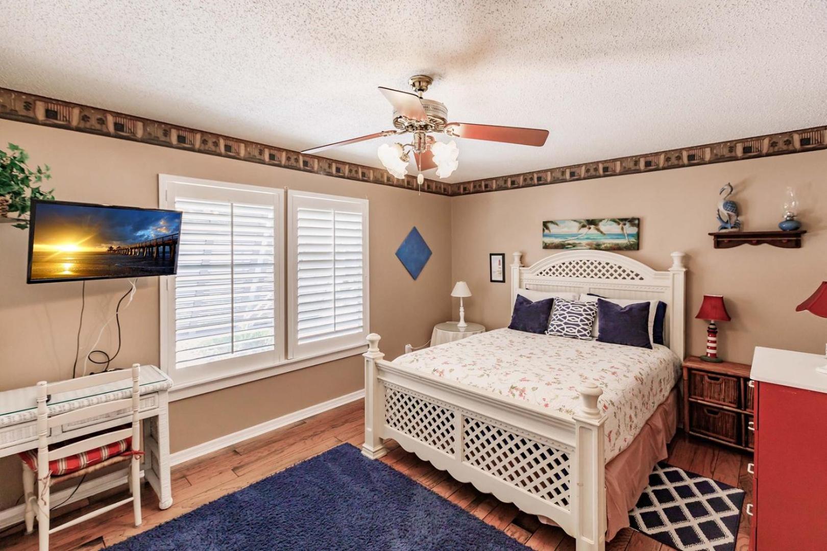 6030 EPW Cozy Bay Side Garden Paradise view 4