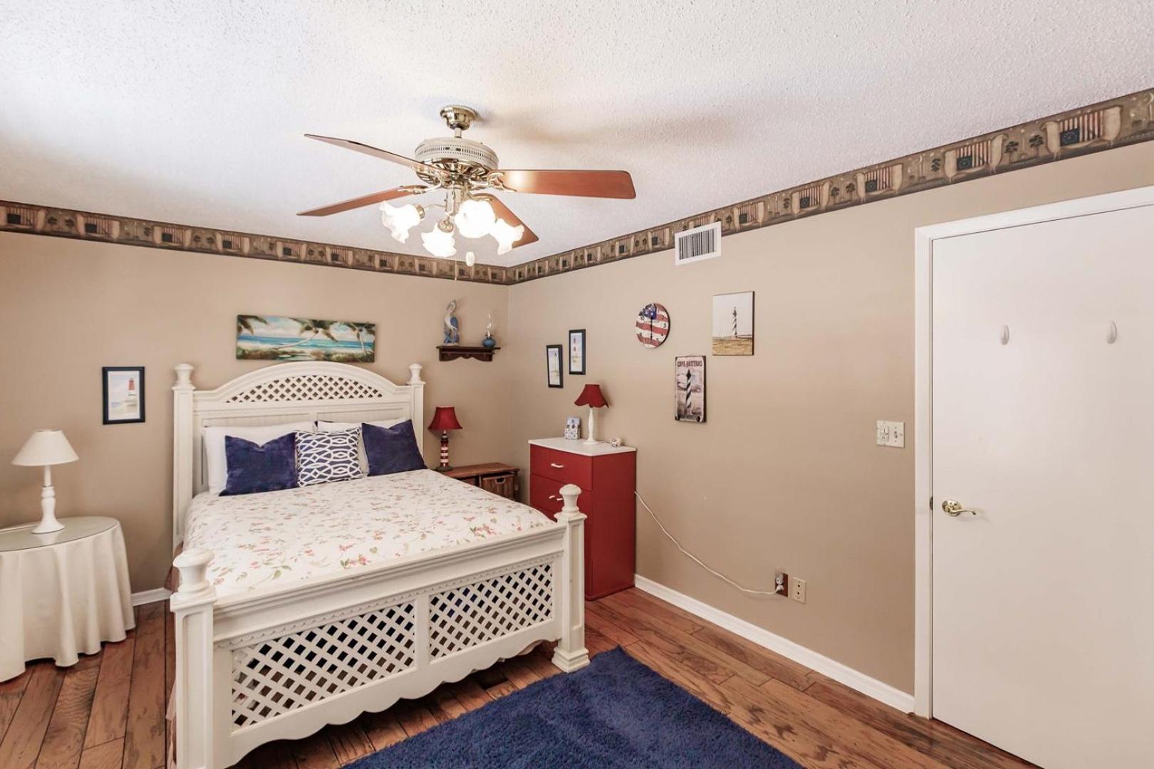 6030 EPW Cozy Bay Side Garden Paradise view 5