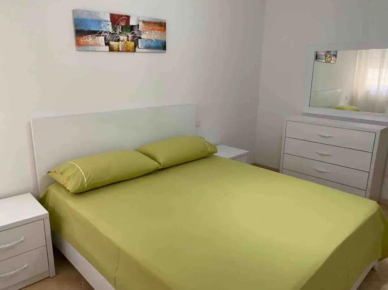 Mona Seaside Apartment with Parking