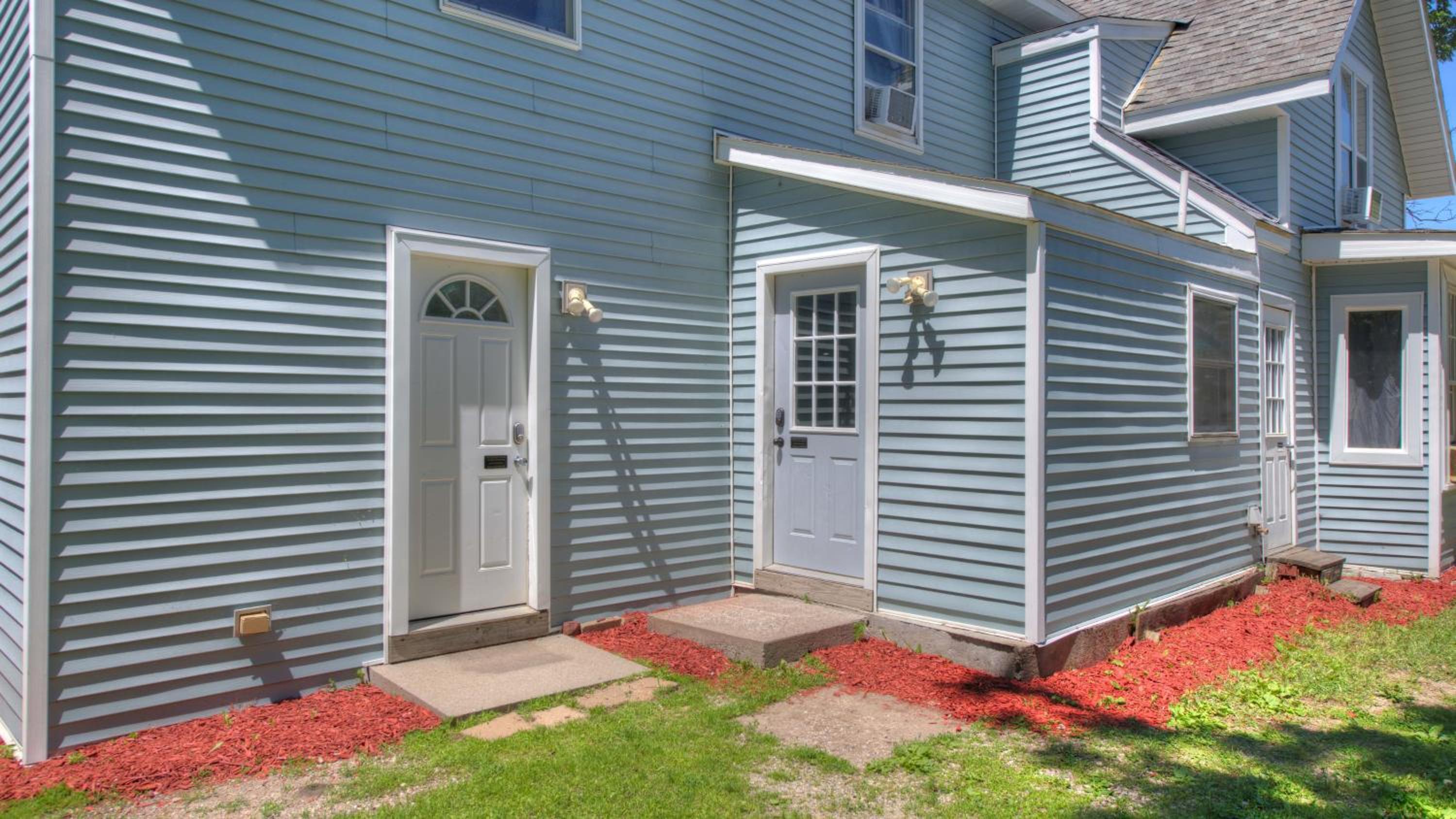 Marigold Apartment - Cute Loft 5 Minutes to Marina view 2