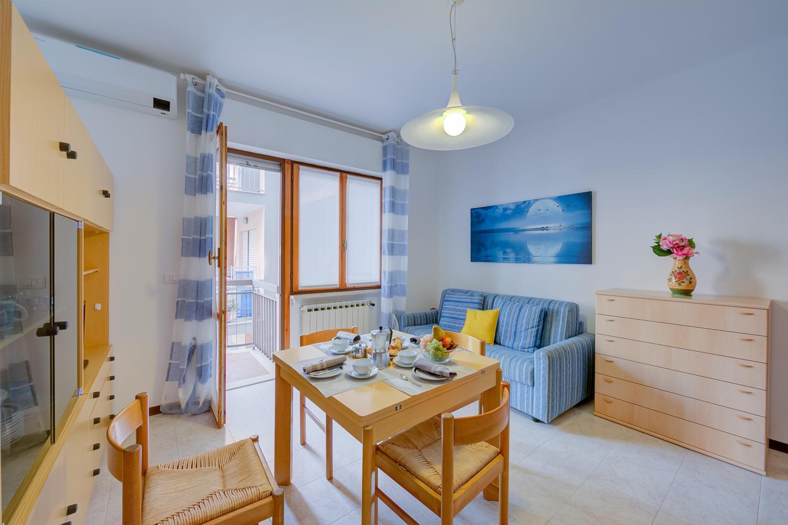 Il Tulipano Giallo 100m From The Sea - Happy Rentals photo 4