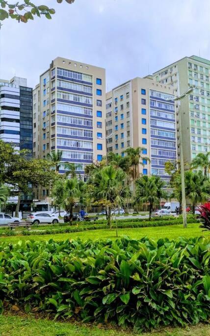 Santos, refúgio urbano em frente ao mar