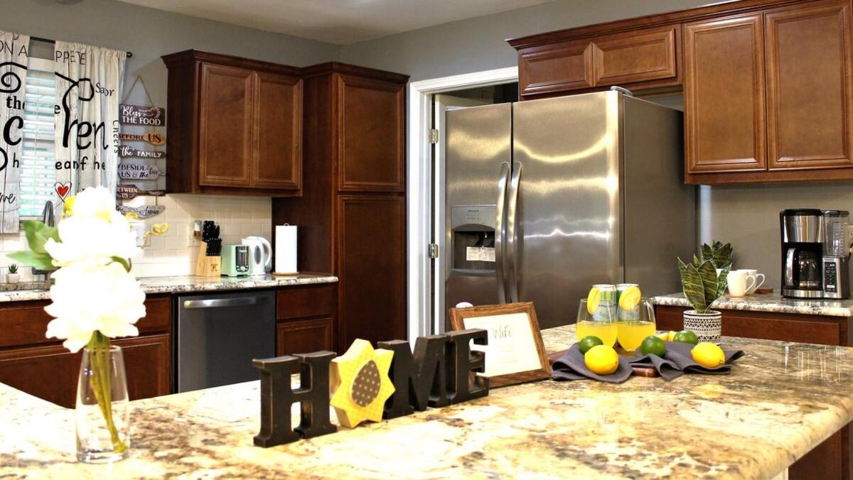 5802 Comfortable 4BR Home Near Lackland AFB & SeaWorld San Antonio view 3