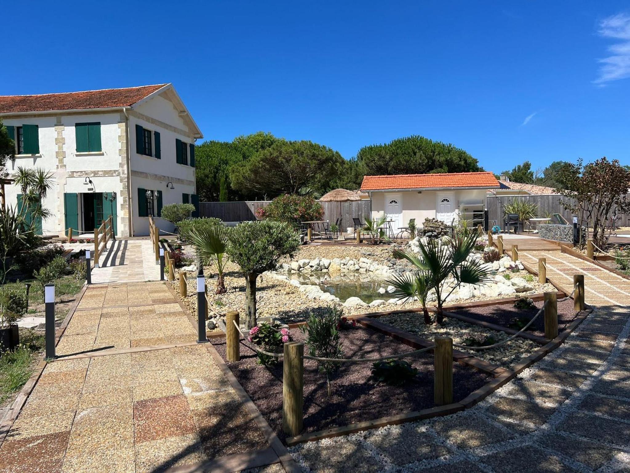 Hotel des Pins - Property Image 28