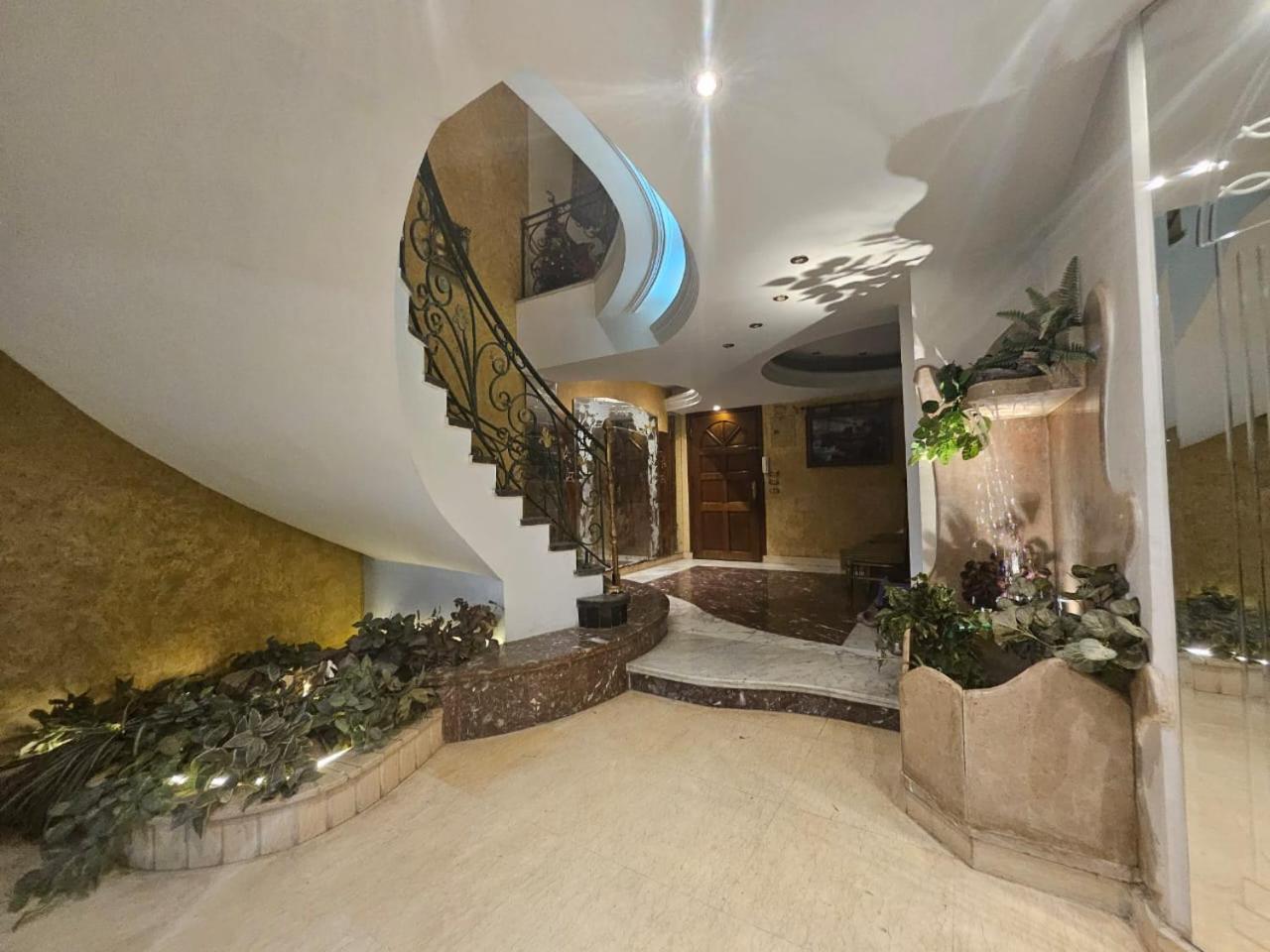 Villa Apartment Nile View in City Center Near Grand Museam