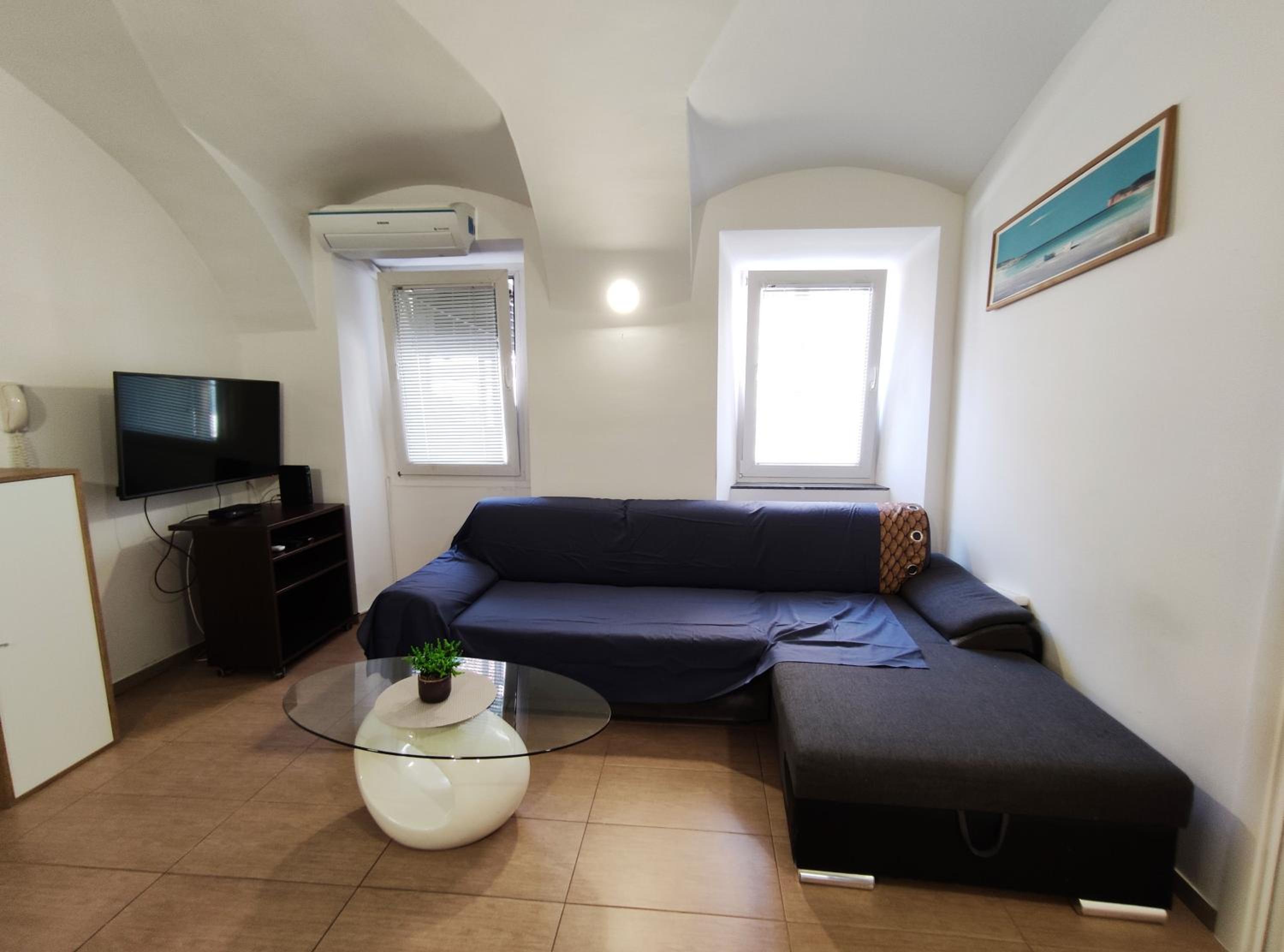 Studio Apartment Sisters 3-4 view 5