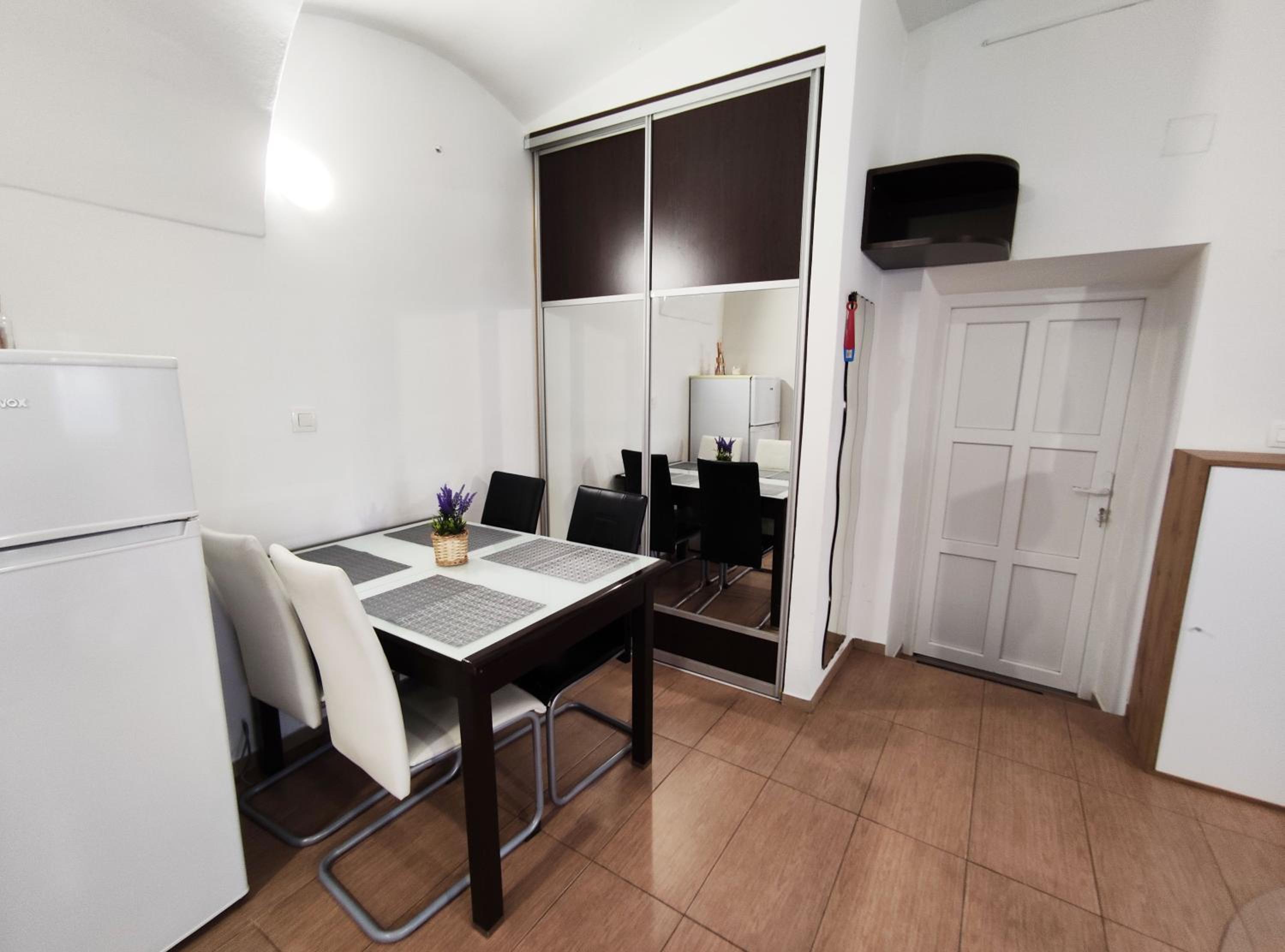 Studio Apartment Sisters 3-4 view 2