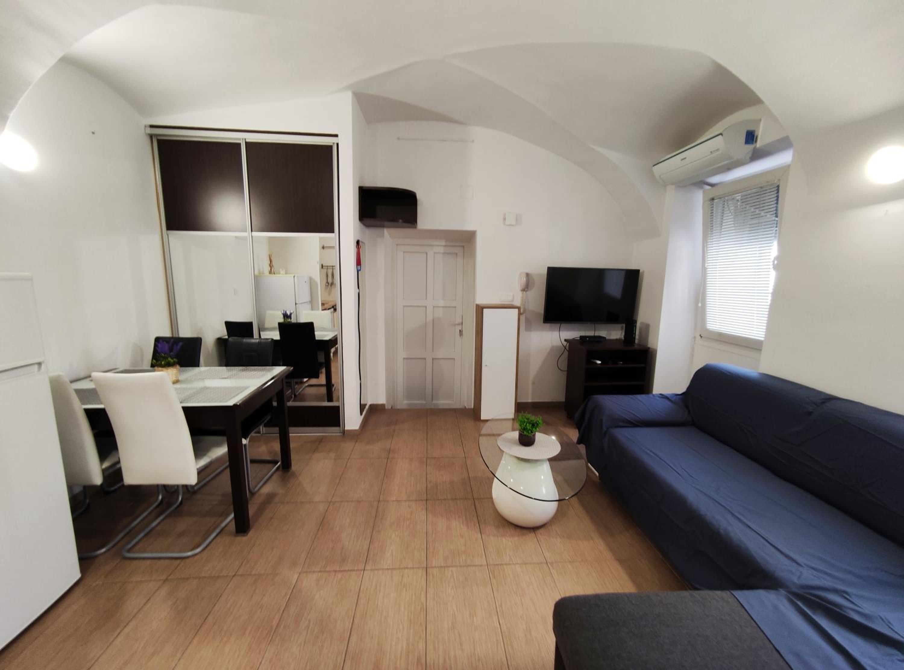 Studio Apartment Sisters 3-4 view 4