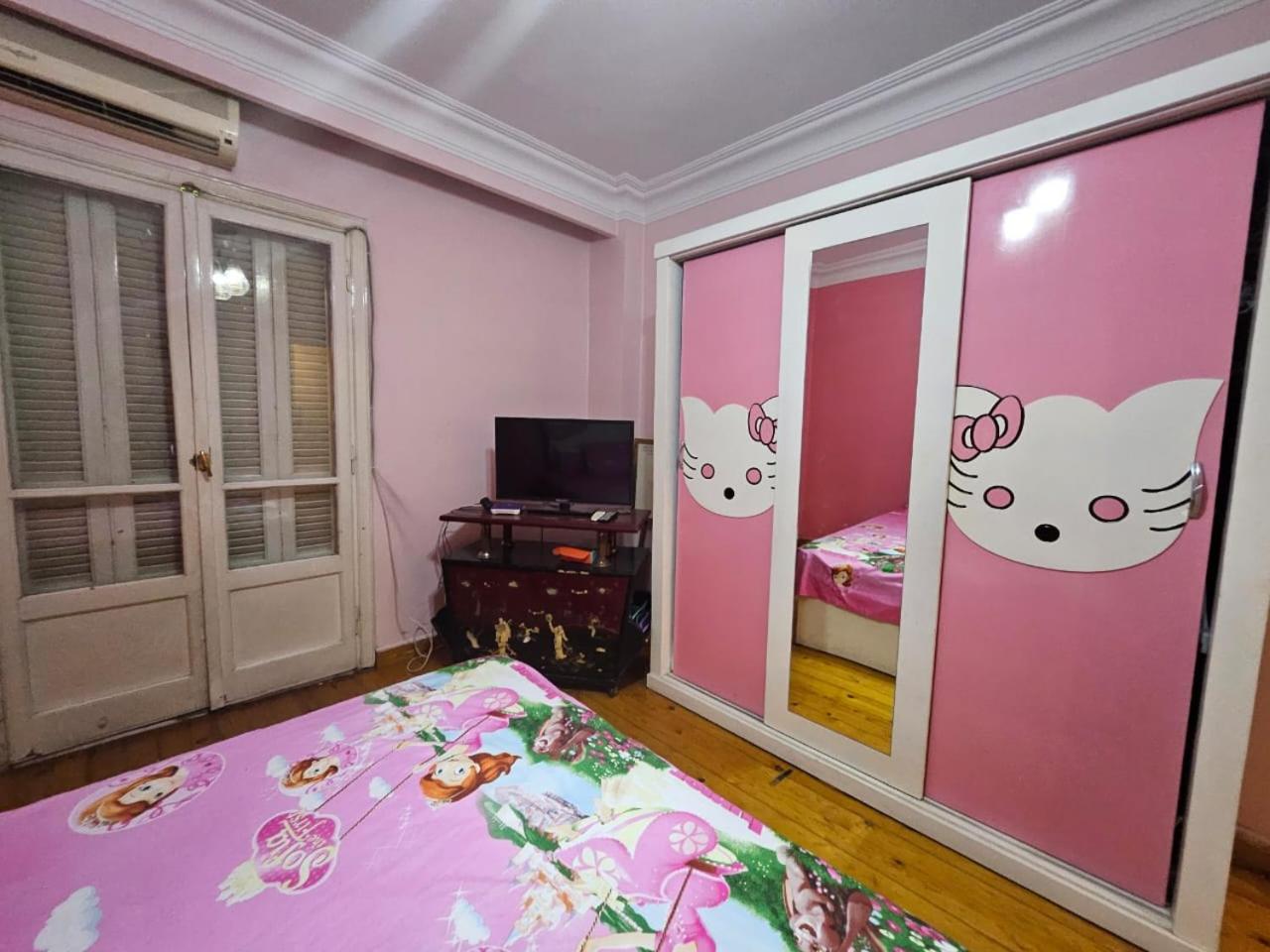 Villa Apartment Nile View in City Center Near Grand Museam