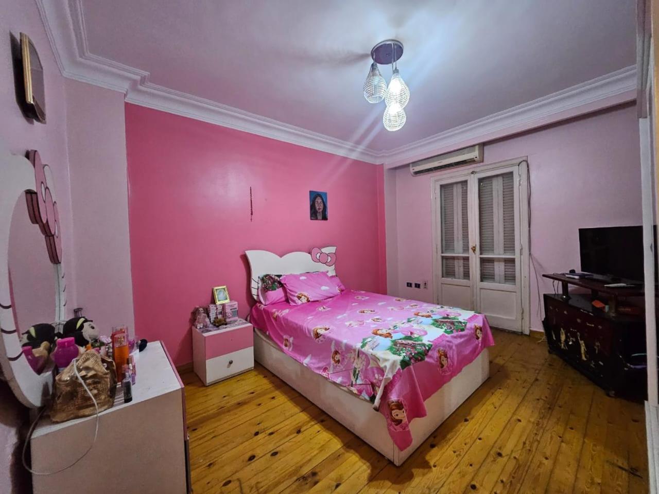 Villa Apartment Nile View in City Center Near Grand Museam