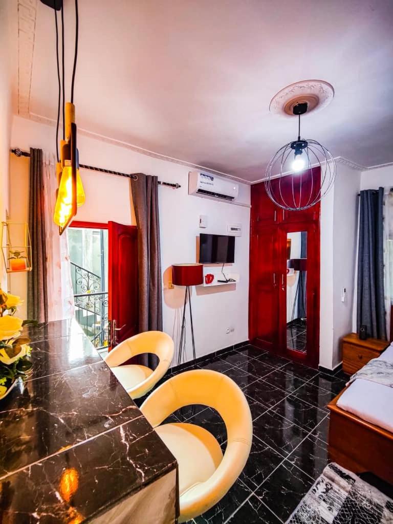 Dom City appartement et chambres meublés Yassa Douala