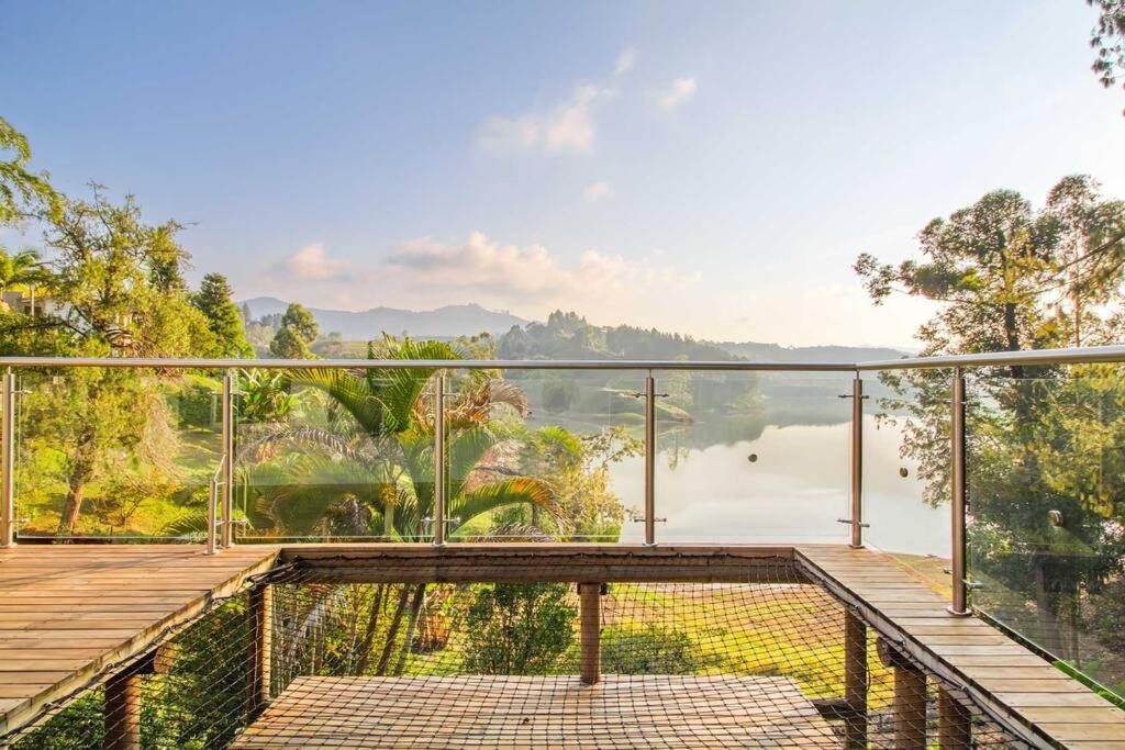 Finca Guatape, vista la represa